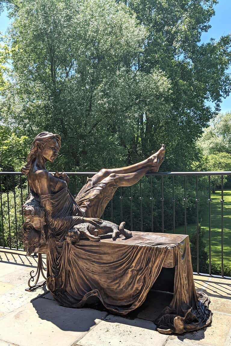 Laura Teste Bronze Contemporary Sculpture ELYSE CHAT CAT