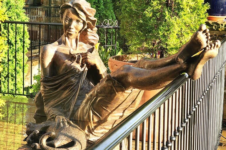 Laura Teste Sculpture Bronze Contemporary Elyse Chat Cat